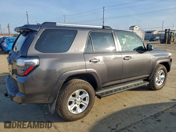 ✅ 2020 Toyota 4Runner SR5 • VIN: JTEBU5JR9L5795950 • Lot: 94797955. Wystawiony na Copart z przebiegiem 48 980 mil. Bezpłatny archiwum sprzedaży aukcyjnych z USA i szczegółowy raport historii pojazdu na DreamBid. Zdjęcie 3.