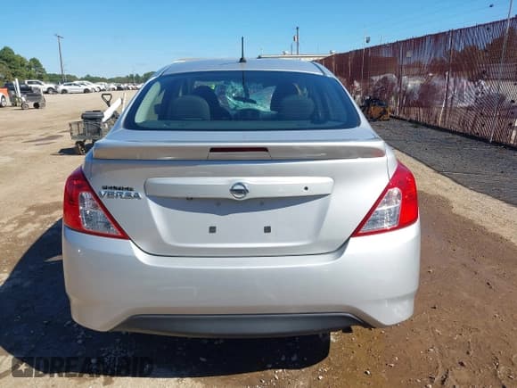 ✅ 2019 Nissan Versa S Plus • VIN: 3N1CN7AP5KL861069 • Lot: 43563233. Wystawiony na IAAI z przebiegiem 44 862 mil. Bezpłatny archiwum sprzedaży aukcyjnych z USA i szczegółowy raport historii pojazdu na DreamBid. Zdjęcie 16.