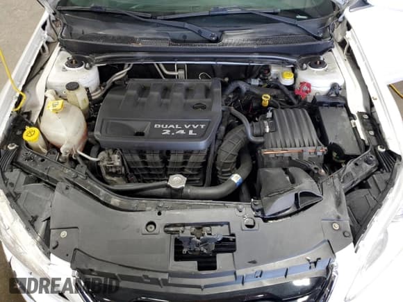 ✅ 2014 Chrysler 200 LX • VIN: 1C3CCBAB9EN210143 • Lot: 62990225. Wystawiony na Copart z przebiegiem 198 620 mil. Bezpłatny archiwum sprzedaży aukcyjnych z USA i szczegółowy raport historii pojazdu na DreamBid. Zdjęcie 11.