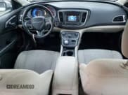 ✅ 2015 Chrysler 200 Limited • VIN: 1C3CCCABXFN607609 • Lot: 92898305. Wystawiony na Copart z przebiegiem 104 068 mil. Bezpłatny archiwum sprzedaży aukcyjnych z USA i szczegółowy raport historii pojazdu na DreamBid. Zdjęcie 8.