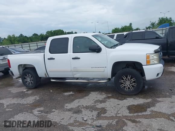 ✅ 2007 Chevrolet Silverado 1500 1LT • VIN: 2GCEC13J971531770 • Lot: 42486035. Wystawiony na IAAI z przebiegiem 401 722 mil. Bezpłatny archiwum sprzedaży aukcyjnych z USA i szczegółowy raport historii pojazdu na DreamBid. Zdjęcie 13.