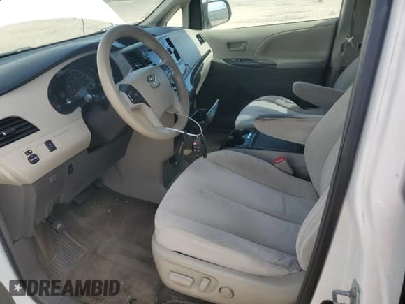 ✅ 2014 Toyota Sienna LE AAS • VIN: 5TDKK3DC4ES460369 • Lot: 87111115. Listed on Copart with 169,557 mi. Free auction sales archive from the USA and detailed vehicle history report at DreamBid. Image 7.