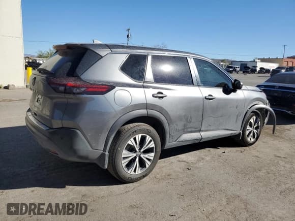 ✅ 2022 Nissan Rogue SV • VIN: 5N1BT3BA5NC674993 • Lot: 90133205. Wystawiony na Copart z przebiegiem 50 408 mil. Bezpłatny archiwum sprzedaży aukcyjnych z USA i szczegółowy raport historii pojazdu na DreamBid. Zdjęcie 3.