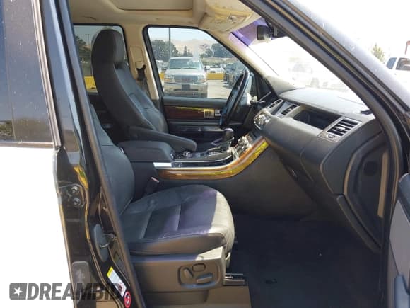 ✅ 2011 Land Rover Range Rover Sport HSE • VIN: SALSF2D49BA282662 • Lot: 42633272. Listed on IAAI with 157,581 mi. Free auction sales archive from the USA and detailed vehicle history report at DreamBid. Image 5.