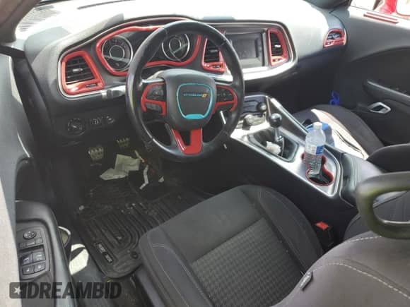 2015 Dodge Challenger R/T z VIN 2C3CDZAT4FH712793, wystawiony jako Copart lot #69822155 z przebiegiem Nie podano mil oraz Szkoda całkowita • Salvage title. Historia ofert i sprzedaży dostępna na DreamBid. Obrazek 8.