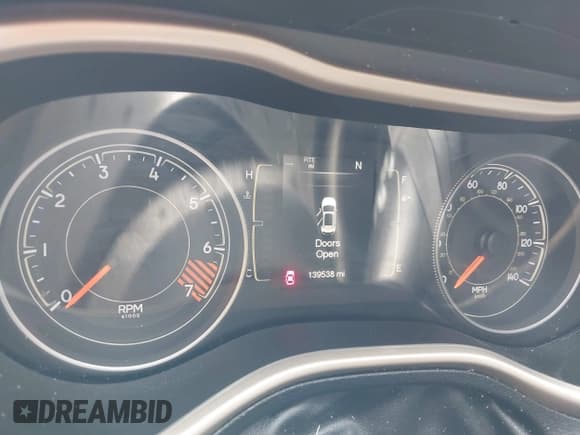 ✅ 2015 Jeep Cherokee Sport • VIN: 1C4PJLAB9FW669709 • Lot: 42947960. Wystawiony na IAAI z przebiegiem 139 538 mil. Bezpłatny archiwum sprzedaży aukcyjnych z USA i szczegółowy raport historii pojazdu na DreamBid. Zdjęcie 7.