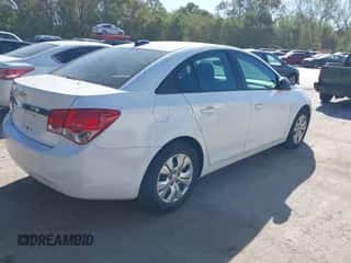 2015 Chevrolet Cruze LS z VIN 1G1PA5SH1F7104730, wystawiony jako IAAI lot #43496159 z przebiegiem 205 639 mil mil oraz . Historia ofert i sprzedaży dostępna na DreamBid. Obrazek 4.