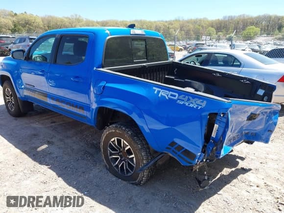 ✅ 2020 Toyota Tacoma SR5 • VIN: 3TMCZ5AN5LM337632 • Lot: 42203628. Listed on IAAI with 39,831 mi. Free auction sales archive from the USA and detailed vehicle history report at DreamBid. Image 3.