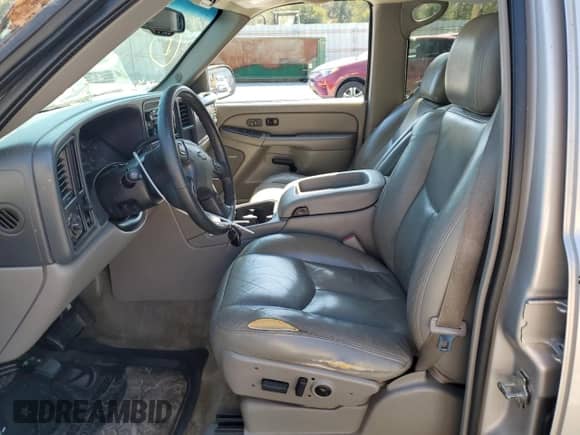 2004 Chevrolet Suburban LT с VIN 3GNEC16Z54G337281, выставлен на аукционе Copart как лот 77038124 с пробегом 188 798 миль миль и Списание • Salvage title. История ставок и продаж доступна на DreamBid. Изображение 7.