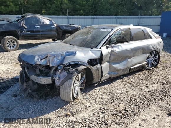 ✅ 2024 Cadillac LYRIQ Tech • VIN: 1GYKPMRK6RZ132487 • Lot: 83821285. Wystawiony na Copart z przebiegiem Nie podano. Bezpłatny archiwum sprzedaży aukcyjnych z USA i szczegółowy raport historii pojazdu na DreamBid. Zdjęcie 1.