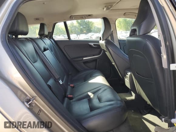 ✅ 2015 Volvo V60 T5 Drive-E Premier • VIN: YV140MEK3F1267861 • Лот: 63251845. Опубликован ранее на Copart с пробегом 119 590 миль. Бесплатный доступ к архиву аукционных продаж из США и подробный отчёт об истории автомобиля на DreamBid. Изображение 10.