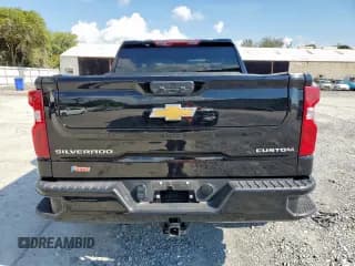 ✅ 2024 Chevrolet Silverado 1500 Custom • VIN: 3GCPABEK6RG254323 • Lot: 80350925. Wystawiony na Copart z przebiegiem 23 676 mil. Bezpłatny archiwum sprzedaży aukcyjnych z USA i szczegółowy raport historii pojazdu na DreamBid. Zdjęcie 6.