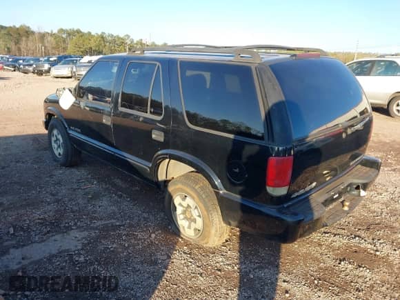 2002 Chevrolet Blazer LS with VIN 1GNDT13W92K208195, listed as a IAAI auction lot 41252604 with 141,235 mi miles and . Bid and sale history available at DreamBid. Image 3.