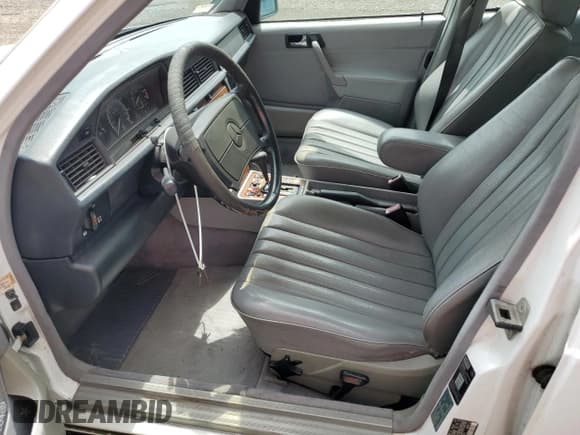 ✅ 1991 Mercedes-Benz 190 • VIN: WDBDA28DXMF840306 • Lot: 64777145. Wystawiony na Copart z przebiegiem 184 584 mil. Bezpłatny archiwum sprzedaży aukcyjnych z USA i szczegółowy raport historii pojazdu na DreamBid. Zdjęcie 7.