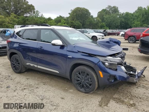 ✅ 2023 Kia Seltos Nightfall • VIN: KNDEUCA26P7448840 • Lot: 61000895. Listed on Copart with 22,653 mi. Free auction sales archive from the USA and detailed vehicle history report at DreamBid. Image 4.