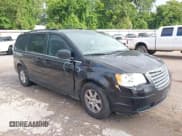 ✅ 2010 Chrysler Town & Country LX • VIN: 2A4RR2D1XAR391221 • Lot: 42355252. Wystawiony na IAAI z przebiegiem 200 178 mil. Bezpłatny archiwum sprzedaży aukcyjnych z USA i szczegółowy raport historii pojazdu na DreamBid. Zdjęcie 1.
