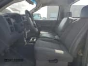 ✅ 2006 Dodge 2500 ST • VIN: 3D7KR26C76G180602 • Лот: 63698094. Опубликован ранее на Copart с пробегом Не указан. Бесплатный доступ к архиву аукционных продаж из США и подробный отчёт об истории автомобиля на DreamBid. Изображение 7.