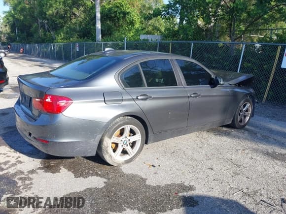 ✅ 2014 BMW 3 Series 320i • VIN: WBA3B1G53ENT00296 • Лот: 42804918. Опубликован ранее на IAAI с пробегом 152 043 миль. Бесплатный доступ к архиву аукционных продаж из США и подробный отчёт об истории автомобиля на DreamBid. Изображение 4.