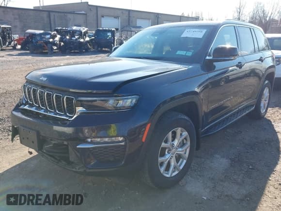 ✅ 2023 Jeep Grand Cherokee Limited • VIN: 1C4RJHBG1PC627893 • Lot: 43749758. Wystawiony na IAAI z przebiegiem 31 325 mil. Bezpłatny archiwum sprzedaży aukcyjnych z USA i szczegółowy raport historii pojazdu na DreamBid. Zdjęcie 17.