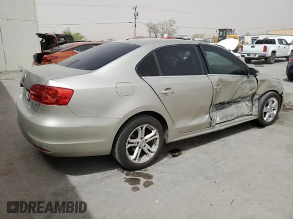 ✅ 2013 Volkswagen Jetta SE • VIN: 3VWDP7AJ4DM215569 • Lot: 53827115. Listed on Copart with 102,106 mi. Free auction sales archive from the USA and detailed vehicle history report at DreamBid. Image 3.