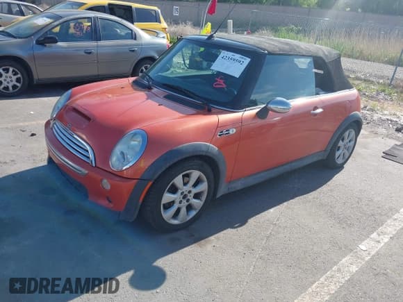 ✅ 2005 MINI Convertible S • VIN: WMWRH33525TF83816 • Лот: 42359592. Опубликован ранее на IAAI с пробегом 137 013 миль. Бесплатный доступ к архиву аукционных продаж из США и подробный отчёт об истории автомобиля на DreamBid. Изображение 2.