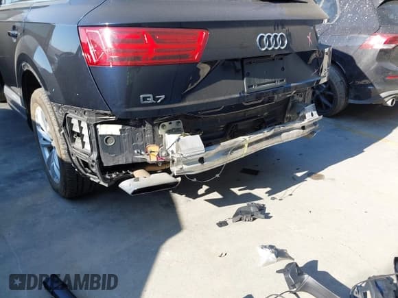 ✅ 2018 Audi Q7 Premium Plus • VIN: WA1LAAF78JD004273 • Lot: 42568063. Listed on IAAI with 94,330 mi. Free auction sales archive from the USA and detailed vehicle history report at DreamBid. Image 6.