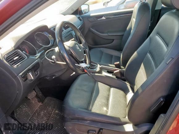 ✅ 2017 Volkswagen Jetta SEL • VIN: 3VWL17AJ2HM355235 • Lot: 86851855. Wystawiony na Copart z przebiegiem 104 714 mil. Bezpłatny archiwum sprzedaży aukcyjnych z USA i szczegółowy raport historii pojazdu na DreamBid. Zdjęcie 7.