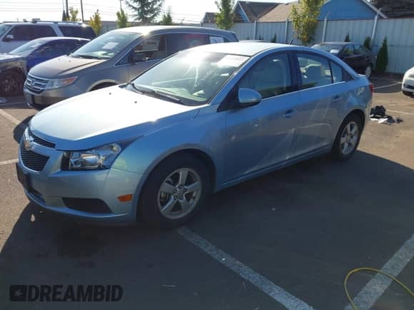 2011 Chevrolet Cruze 2LT z VIN 1G1PG5S93B7255702, wystawiony jako IAAI lot #43217025 z przebiegiem 149 740 mil mil oraz . Historia ofert i sprzedaży dostępna na DreamBid. Obrazek 2.