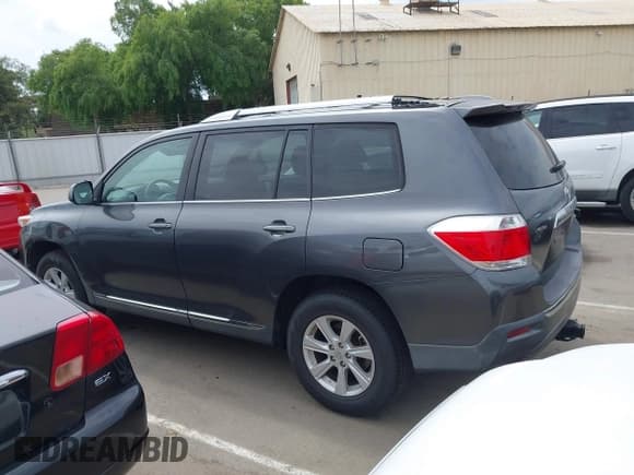 ✅ 2011 Toyota Highlander • VIN: 5TDZK3EH8BS027822 • Лот: 42051111. Опубликован ранее на IAAI с пробегом 174 290 миль. Бесплатный доступ к архиву аукционных продаж из США и подробный отчёт об истории автомобиля на DreamBid. Изображение 14.