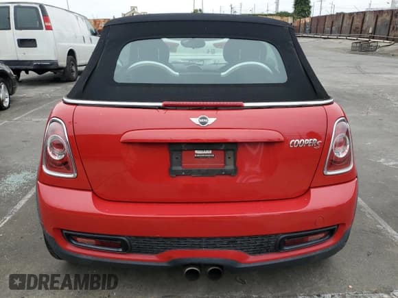 ✅ 2012 MINI Convertible S • VIN: WMWZP3C56CT249799 • Lot: 59983605. Wystawiony na Copart z przebiegiem 66 756 mil. Bezpłatny archiwum sprzedaży aukcyjnych z USA i szczegółowy raport historii pojazdu na DreamBid. Zdjęcie 6.