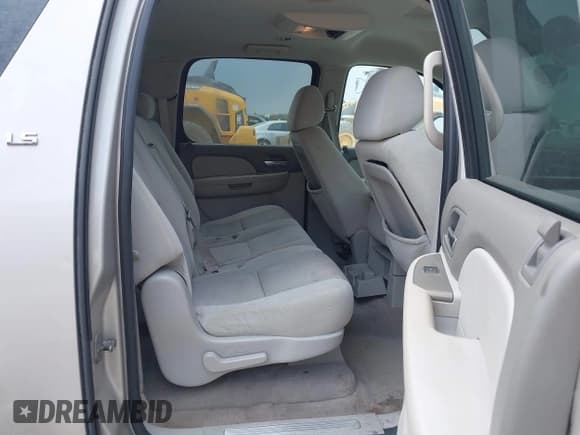 ✅ 2009 Chevrolet Suburban LS • VIN: 1GNFC16029R201204 • Lot: 42855407. Listed on IAAI with 220,289 mi. Free auction sales archive from the USA and detailed vehicle history report at DreamBid. Image 8.