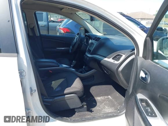 ✅ 2015 Dodge Journey SXT • VIN: 3C4PDDBG0FT606673 • Lot: 43192764. Wystawiony na IAAI z przebiegiem 153 146 mil. Bezpłatny archiwum sprzedaży aukcyjnych z USA i szczegółowy raport historii pojazdu na DreamBid. Zdjęcie 5.