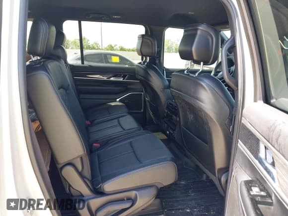 ✅ 2022 Jeep Wagoneer Series II • VIN: 1C4SJUBT2NS181344 • Lot: 42062809. Listed on IAAI with 40,389 mi. Free auction sales archive from the USA and detailed vehicle history report at DreamBid. Image 8.