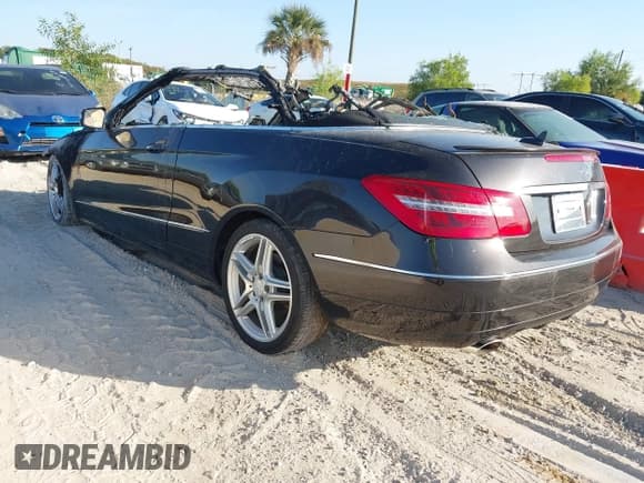 ✅ 2013 Mercedes-Benz E 350 • VIN: WDDKK5KF6DF191143 • Lot: 43736285. Wystawiony na IAAI z przebiegiem Nie podano. Bezpłatny archiwum sprzedaży aukcyjnych z USA i szczegółowy raport historii pojazdu na DreamBid. Zdjęcie 3.