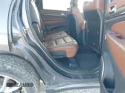 ✅ 2015 Jeep Grand Cherokee Summit • VIN: 1C4RJFJG4FC143379 • Lot: 43517755. Wystawiony na IAAI z przebiegiem 116 420 mil. Bezpłatny archiwum sprzedaży aukcyjnych z USA i szczegółowy raport historii pojazdu na DreamBid. Zdjęcie 8.