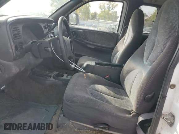 ✅ 1997 Dodge Dakota • VIN: 1B7GG23Y8VS161313 • Lot: 77646454. Wystawiony na Copart z przebiegiem 286 443 mil. Bezpłatny archiwum sprzedaży aukcyjnych z USA i szczegółowy raport historii pojazdu na DreamBid. Zdjęcie 7.