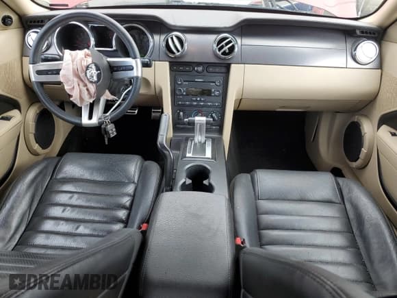 ✅ 2007 Ford Mustang GT Deluxe • VIN: 1ZVHT82H675265317 • Lot: 85961195. Wystawiony na Copart z przebiegiem 57 935 mil. Bezpłatny archiwum sprzedaży aukcyjnych z USA i szczegółowy raport historii pojazdu na DreamBid. Zdjęcie 8.