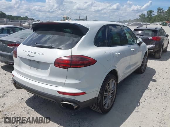 ✅ 2017 Porsche Cayenne • VIN: WP1AA2A2XHKA87790 • Lot: 42740405. Wystawiony na IAAI z przebiegiem 137 493 mil. Bezpłatny archiwum sprzedaży aukcyjnych z USA i szczegółowy raport historii pojazdu na DreamBid. Zdjęcie 4.