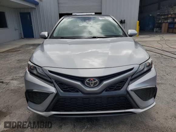 2021 Toyota Camry XSE z VIN 4T1K61AK9MU486797, wystawiony jako Copart lot #84813975 z przebiegiem 78 109 mil mil oraz Czysty tytuł • Clean title. Historia ofert i sprzedaży dostępna na DreamBid. Obrazek 5.