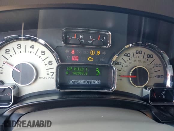 ✅ 2013 Ford Expedition Max Limited • VIN: 1FMJK2A57DEF46190 • Lot: 88652425. Listed on Copart with 142,969 mi. Free auction sales archive from the USA and detailed vehicle history report at DreamBid. Image 9.