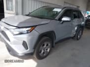 ✅ 2024 Toyota RAV4 Hybrid XLE • VIN: 2T3RWRFV4RW200966 • Lot: 43491553. Wystawiony na IAAI z przebiegiem 105 066 mil. Bezpłatny archiwum sprzedaży aukcyjnych z USA i szczegółowy raport historii pojazdu na DreamBid. Zdjęcie 17.