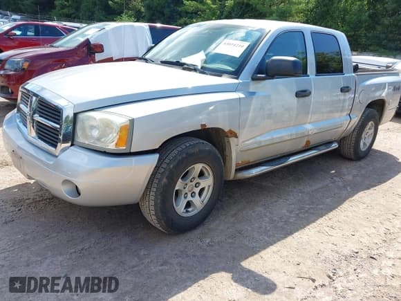 ✅ 2005 Dodge Dakota SLT • VIN: 1D7HW48N65S252832 • Lot: 43024210. Listed on IAAI with 121,442 mi. Free auction sales archive from the USA and detailed vehicle history report at DreamBid. Image 2.