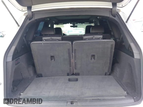 ✅ 2017 Audi Q7 Premium • VIN: WA1AHAF77HD037780 • Lot: 42354651. Wystawiony na IAAI z przebiegiem 144 862 mil. Bezpłatny archiwum sprzedaży aukcyjnych z USA i szczegółowy raport historii pojazdu na DreamBid. Zdjęcie 19.