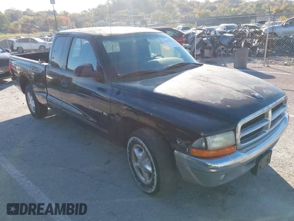 ✅ 1997 Dodge Dakota • VIN: 1B7GL23X9VS296979 • Лот: 43617511. Размещён на IAAI с пробегом 131 165 миль миль. Получите бесплатный доступ к архиву аукционных продаж из США и посмотрите подробный отчёт об истории автомобиля на DreamBid. Изображение 1.