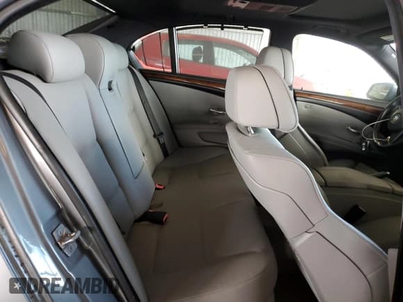 ✅ 2010 BMW 5 Series 550i • VIN: WBANW5C54ACT56876 • Lot: 65780325. Wystawiony na Copart z przebiegiem 121 793 mil. Bezpłatny archiwum sprzedaży aukcyjnych z USA i szczegółowy raport historii pojazdu na DreamBid. Zdjęcie 10.