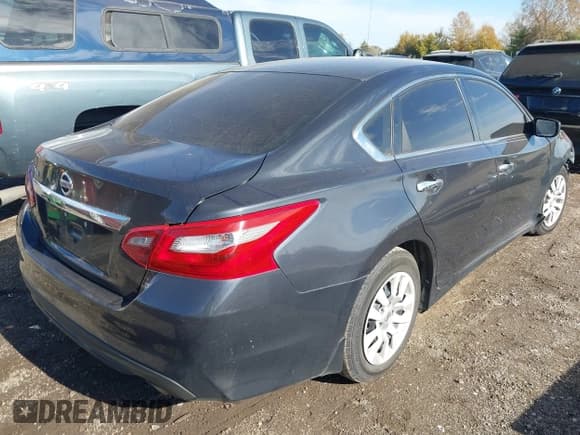 ✅ 2018 Nissan Altima S • VIN: 1N4AL3AP3JC230372 • Лот: 43598086. Опубликован ранее на IAAI с пробегом 111 971 миль. Бесплатный доступ к архиву аукционных продаж из США и подробный отчёт об истории автомобиля на DreamBid. Изображение 4.