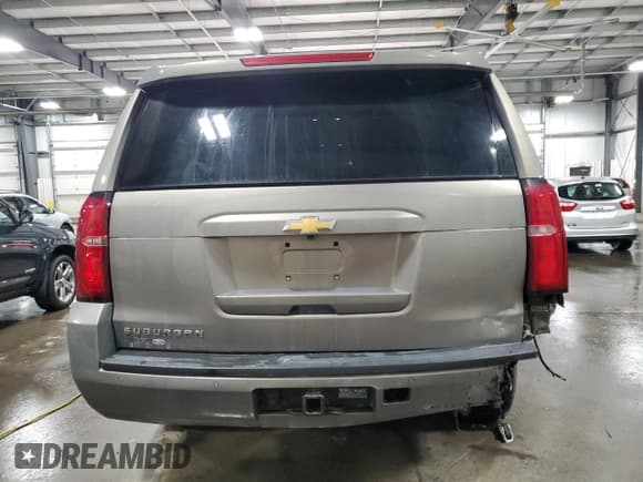 ✅ 2018 Chevrolet Suburban LT • VIN: 1GNSKHKC8JR400532 • Lot: 89736645. Wystawiony na Copart z przebiegiem 209 973 mil. Bezpłatny archiwum sprzedaży aukcyjnych z USA i szczegółowy raport historii pojazdu na DreamBid. Zdjęcie 6.