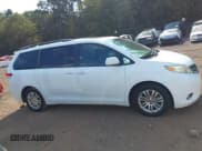 ✅ 2011 Toyota Sienna XLE AAS • VIN: 5TDYK3DC9BS132502 • Lot: 43180013. Wystawiony na IAAI z przebiegiem 212 756 mil. Bezpłatny archiwum sprzedaży aukcyjnych z USA i szczegółowy raport historii pojazdu na DreamBid. Zdjęcie 13.