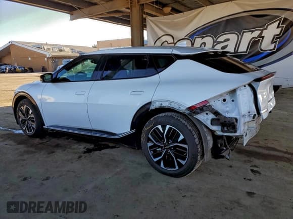 ✅ 2024 Kia EV6 Wind • VIN: KNDC34LA6R5211719 • Lot: 96067215. Listed on Copart with 101,919 mi. Free auction sales archive from the USA and detailed vehicle history report at DreamBid. Image 2.
