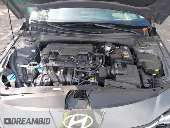 ✅ 2025 Hyundai Elantra SEL Sport • VIN: KMHLM4DG7SU917086 • Lot: 43175408. Listed on IAAI with 4,175 mi. Free auction sales archive from the USA and detailed vehicle history report at DreamBid. Image 10.